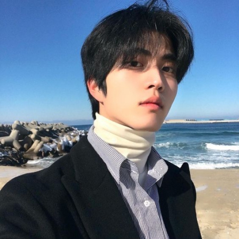 Top 10 kiểu tóc 2 mái lãng tử dành cho nam giới 7