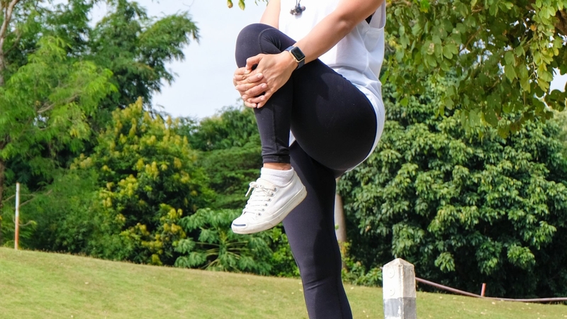 Giữ một tư thế kéo giãn trong thời gian dài không nên là toàn bộ phần khởi động