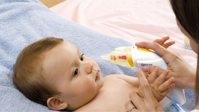 Hướng dẫn mẹ tự hút mũi cho bé tại nhà an toàn 1