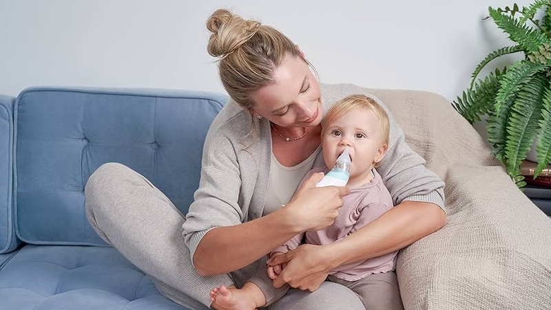 Hướng dẫn mẹ tự hút mũi cho bé tại nhà an toàn 3