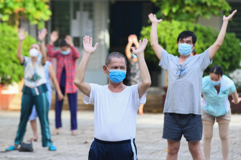 Hướng dẫn mới của Bộ Y tế: F0 được ra khỏi nhà nhưng phải đeo khẩu trang và giữ khoảng cách3