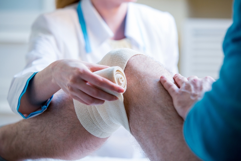 Hướng dẫn một số cách trị trật khớp gối tại nhà 1