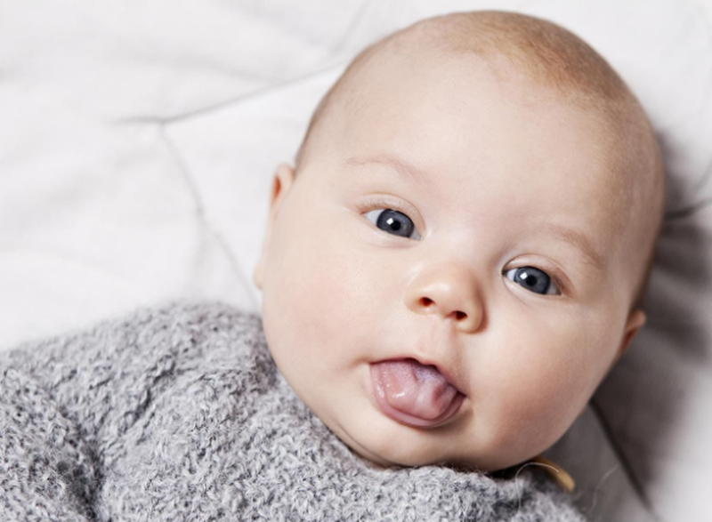 Hướng dẫn rơ lưỡi cho trẻ sơ sinh dễ nhớ, dễ làm 2