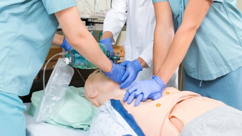 Hướng dẫn thực hiện kỹ thuật bóp bóng Ambu qua mặt nạ đúng cách 4