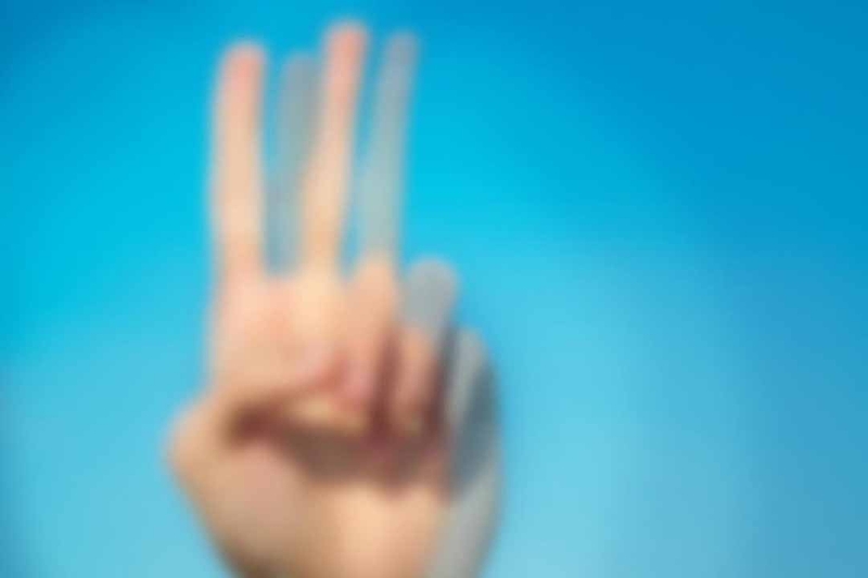 Trẻ bị loạn thị có nên đeo kính thường xuyên? 1