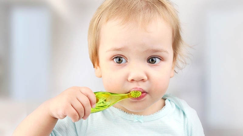 Hướng dẫn từng bước đánh răng cho bé 3