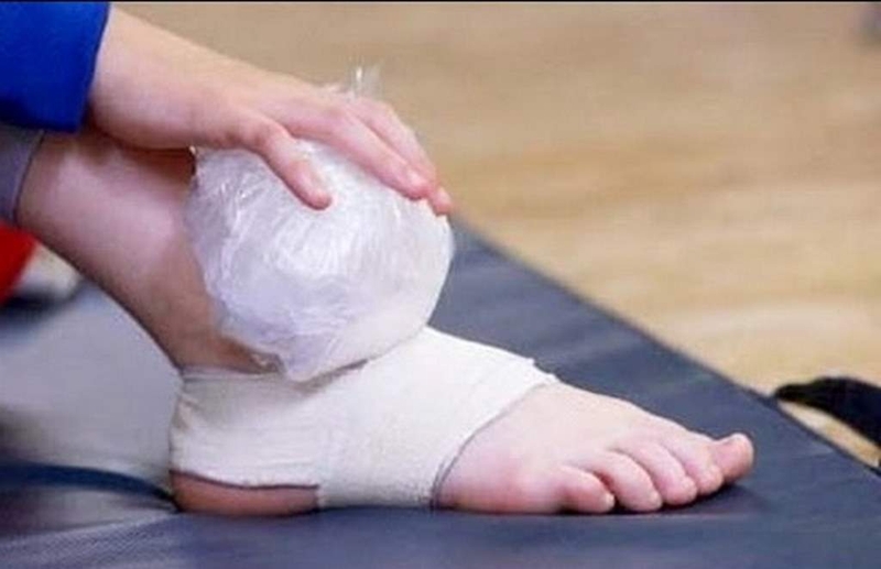 Hướng dẫn xử lý bong gân bàn chân đúng chuẩn phương pháp RICE 1