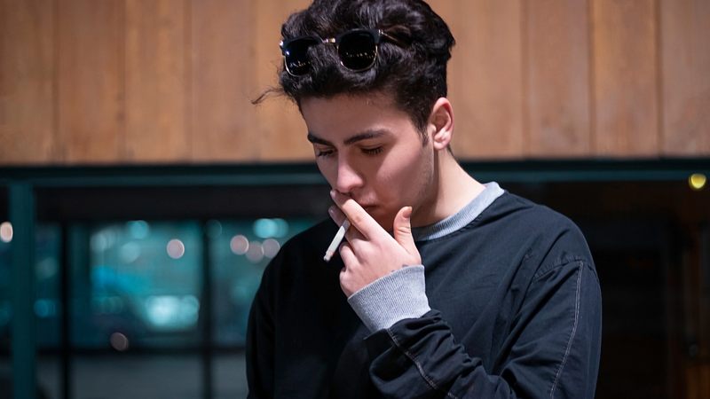 Hút thuốc là nguyên nhân hàng đầu gây nhiều bệnh lý tim mạch, đột quỵ, cũng như các bệnh phổi mạn tính