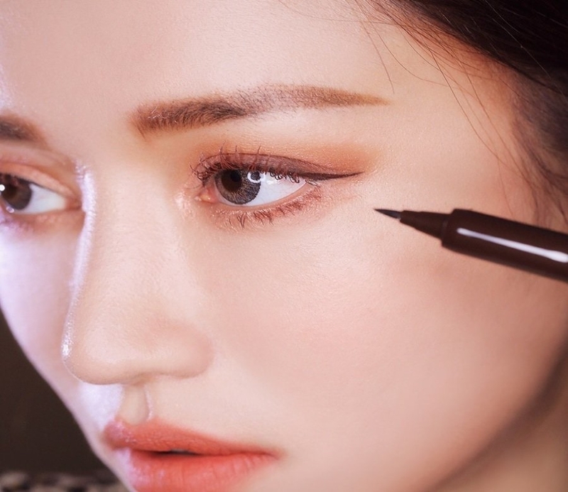 Hướng dẫn kẻ eyeliner 1