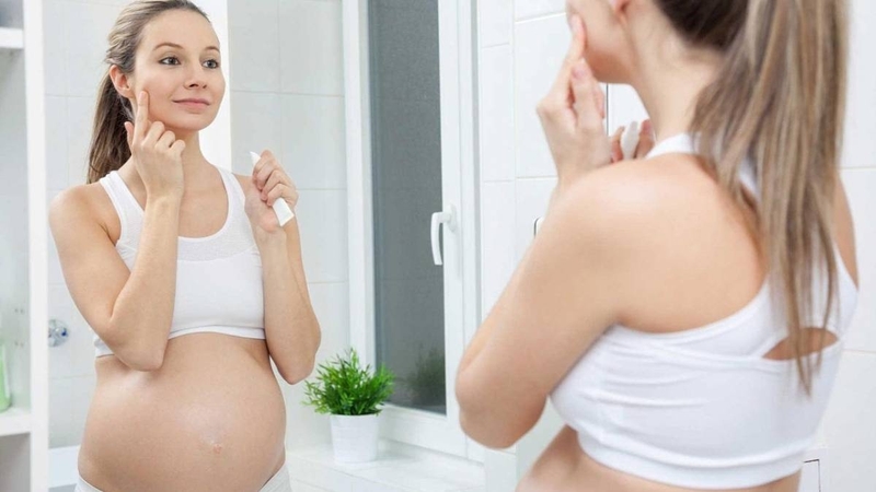 Phụ nữ mang thai là đối tượng nhạy cảm cần đặc biệt cẩn trọng