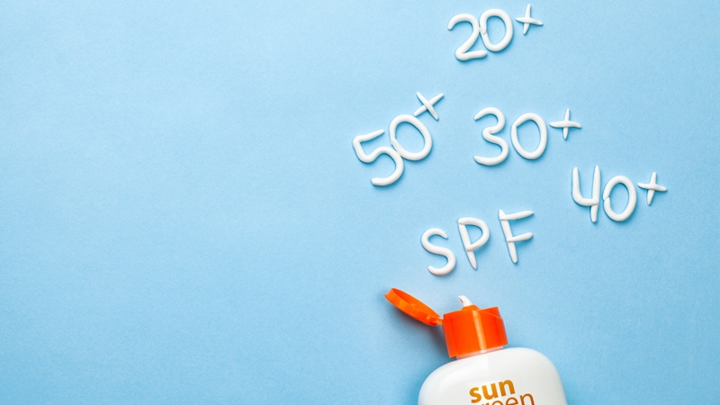 Khi không tiếp xúc trực tiếp với ánh nắng mạnh, bạn có thể chọn kem chống nắng có SPF ở mức vừa phải