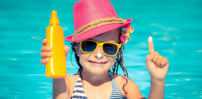 Kem chống nắng đi biển có gì khác kem chống nắng thường? 2