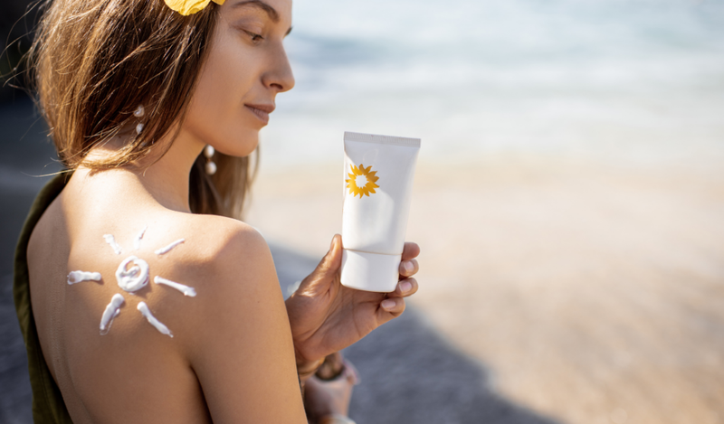 Vì sao vào mùa hè cần bôi kem chống nắng bảo vệ da