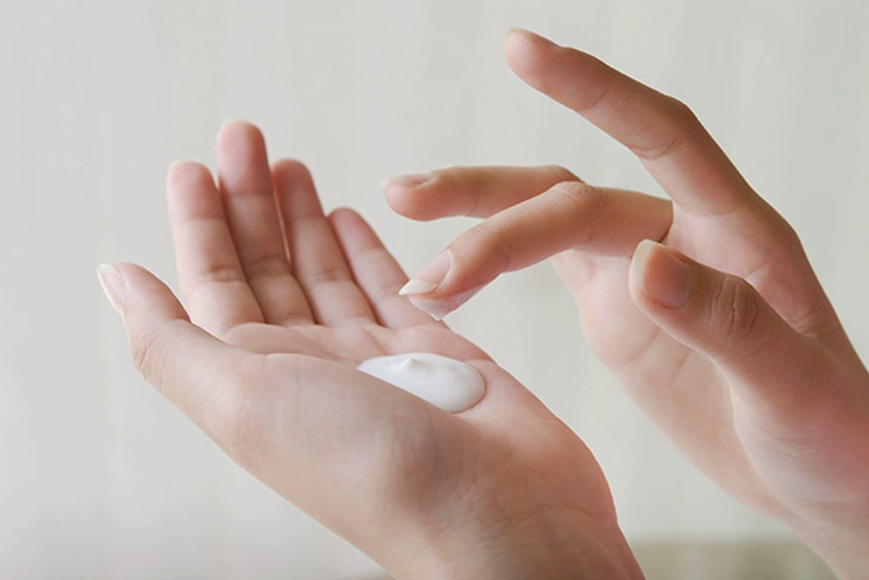 Lượng kem chống nắng đủ cho da mặt là 2mg/cm2