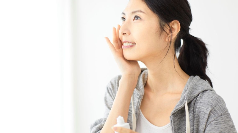 Cần sử dụng kem dưỡng ẩm, dưỡng trắng đều đặn để cảm nhận được hiệu quả