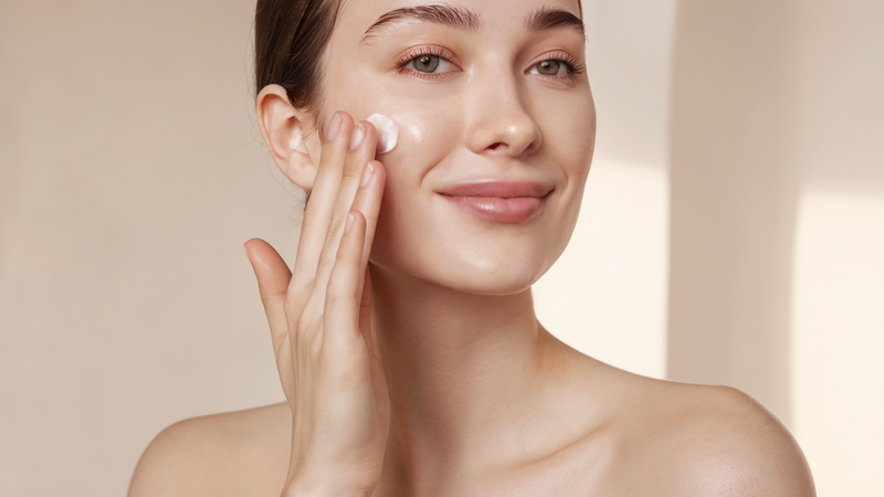 Kem dưỡng B5 giúp cấp ẩm sâu và củng cố hàng rào bảo vệ da
