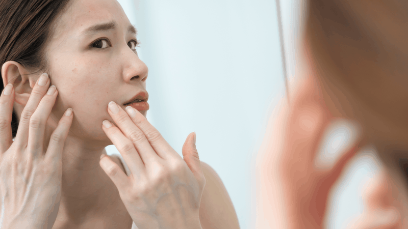 Kem dưỡng Valentine có thể gây cảm giác bí da nếu dùng lượng lớn