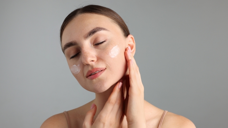 Kem tái tạo da giúp phục hồi da sau laser và giảm nguy cơ biến chứng