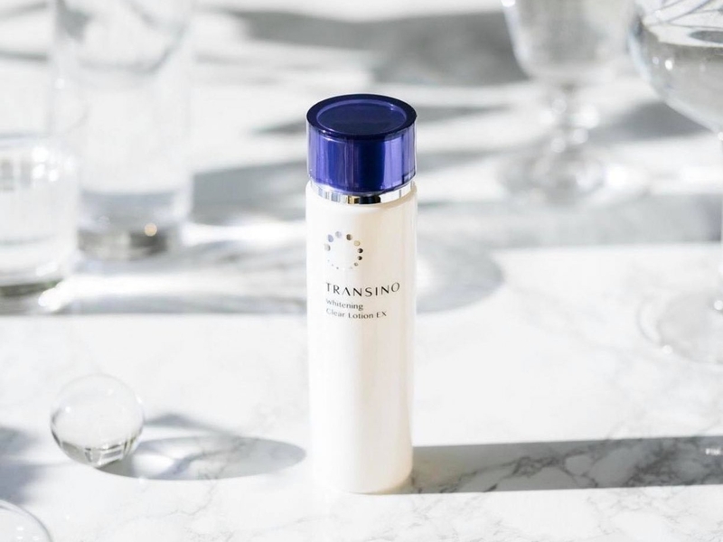 Sữa dưỡng Transino Brightening Clear Milk không chỉ hỗ trợ giảm thâm nám mà còn nuôi dưỡng da mềm mịn, đủ ẩm