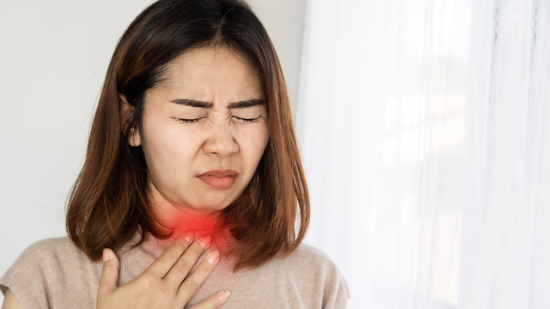 Một số viên ngậm có thể giúp làm dịu ho liên quan đến khô hoặc kích ứng họng