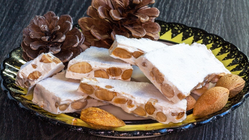 Kết cấu của kẹo nougat cũng là yếu tố quan trọng để nhận biết kẹo đã hỏng