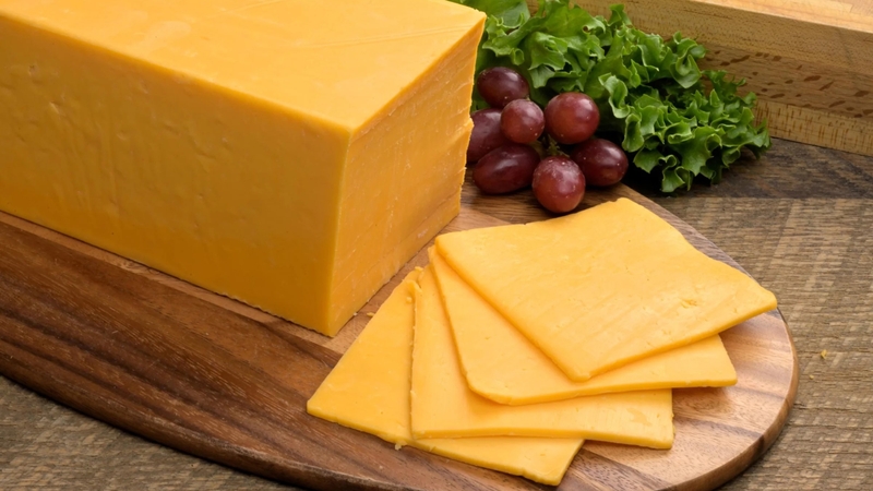 Phô mai Cheddar là một trong những loại phô mai phổ biến nhất thế giới