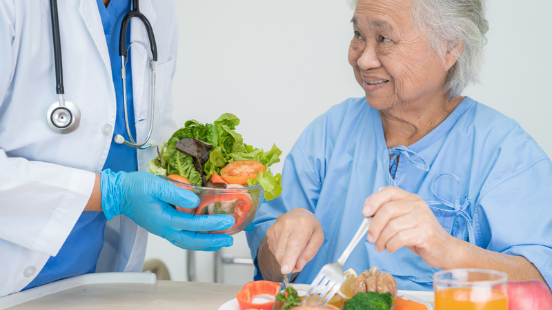 Khám phá lợi ích của vitamin đối với người cao tuổi 1