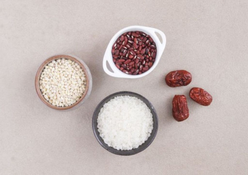 Khám phá món cháo ý dĩ hạt sen cho bé ăn dặm ngon mê ly 3