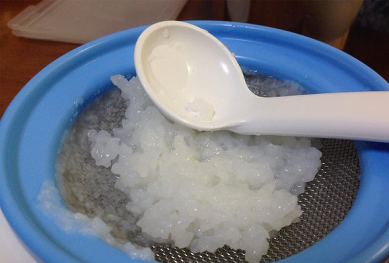 Khám phá ngay cách nấu cháo rây cho bé tập ăn dặm cực đơn giản 2