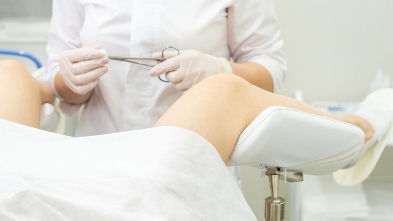 Bạn nên trao đổi với bác sĩ trước khi khám để không làm tổn thương màng trinh