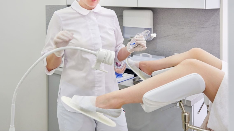 Khám phụ khoa thường không gây đau đáng kể, có thể gây khó chịu nhẹ