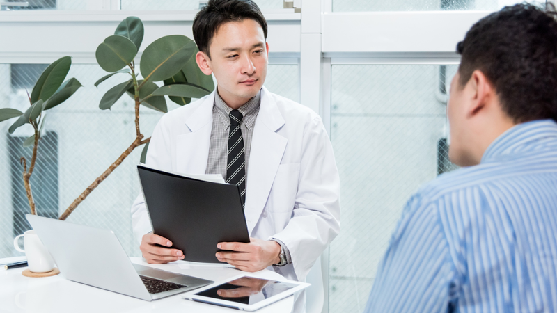 Nam giới nên trao đổi thẳng thắn với bác sĩ về những vấn đề sức khỏe đang gặp phải