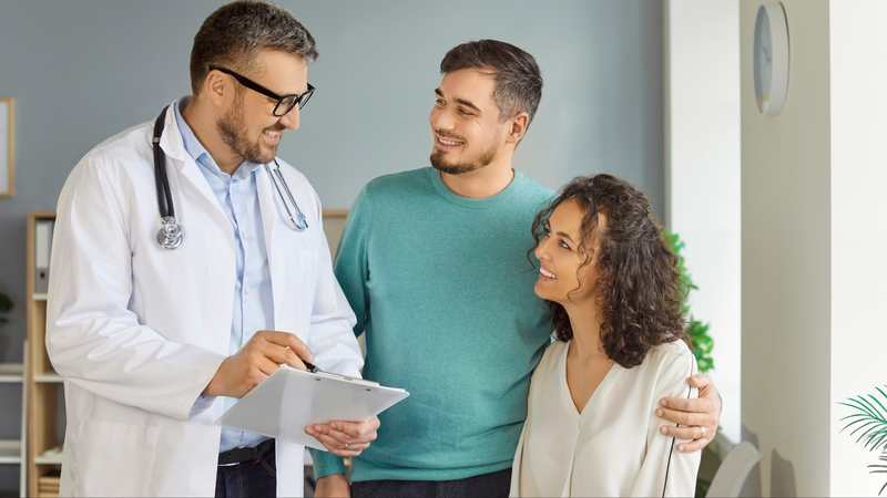 Việc thăm khám nên được thực hiện bởi cả hai vợ chồng để đảm bảo đánh giá toàn diện