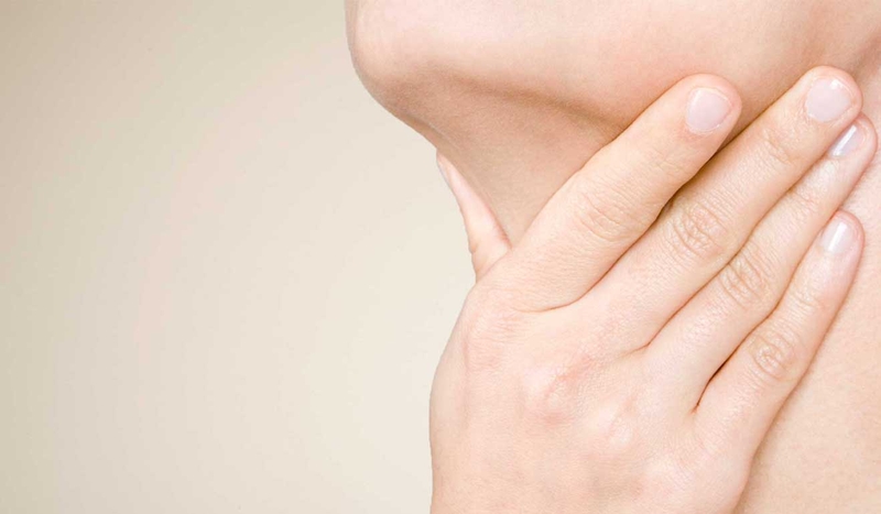 Khi bị khàn giọng nên cho cơ thể thời gian nghỉ ngơi và phục hồi