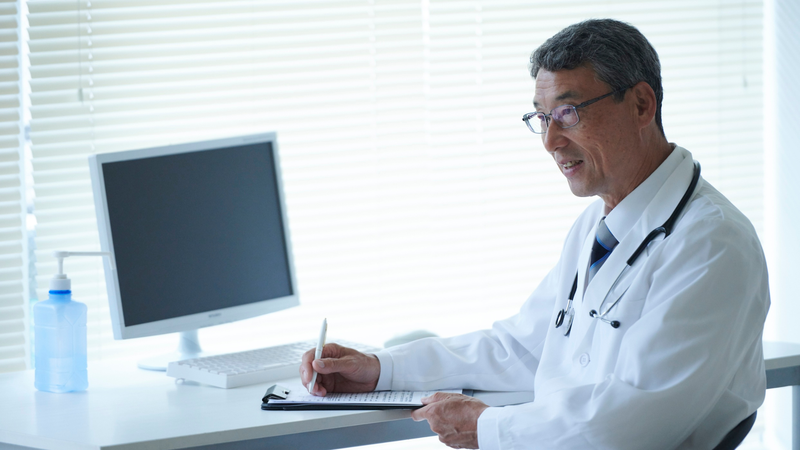 Nên tham khảo ý kiến từ bác sĩ hoặc dược sĩ có chuyên môn để được tư vấn và kê đơn phù hợp