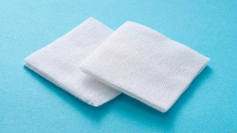 Khăn xô là một loại khăn được dệt từ sợi cotton tự nhiên, có cấu trúc mỏng nhẹ, thoáng khí và khả năng thấm hút cao