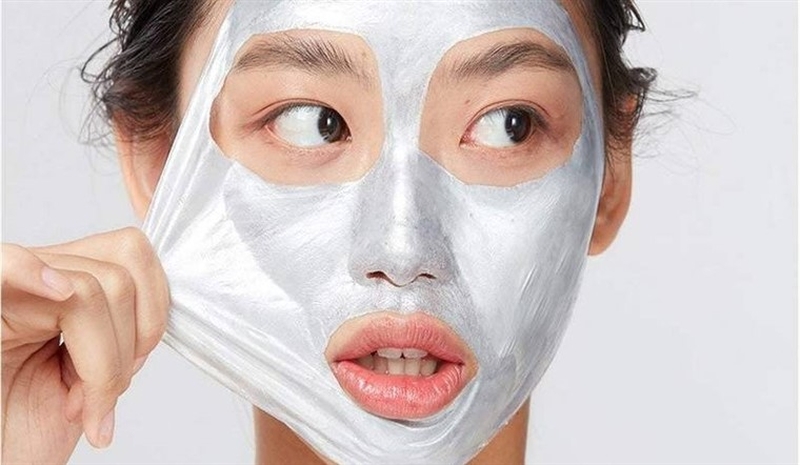 Khi chăm sóc da nên lột mụn trước hay đắp mặt nạ trước2