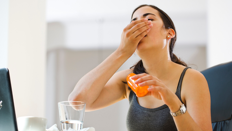 Uống thuốc với một lượng nước lọc vừa đủ