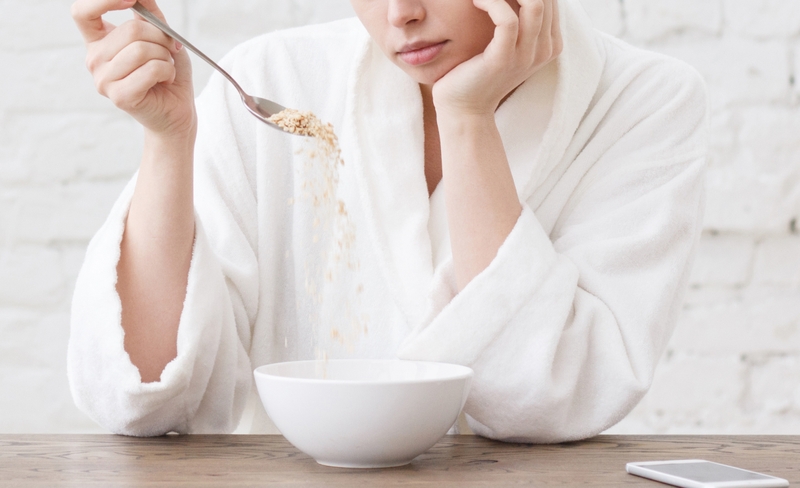 Phụ nữ có thể cảm thấy chán ăn khi gần tới thời kỳ rụng trứng