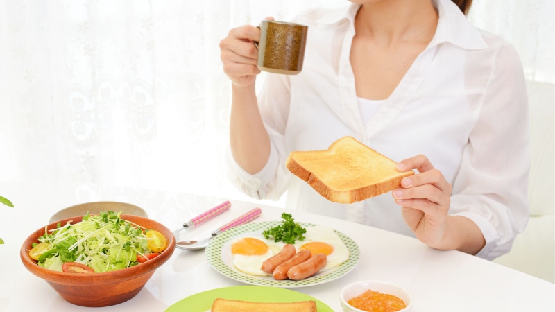 Mẹ bầu thường thắc mắc đi khám thai có được ăn sáng không, vì điều này có thể ảnh hưởng đến kết quả xét nghiệm