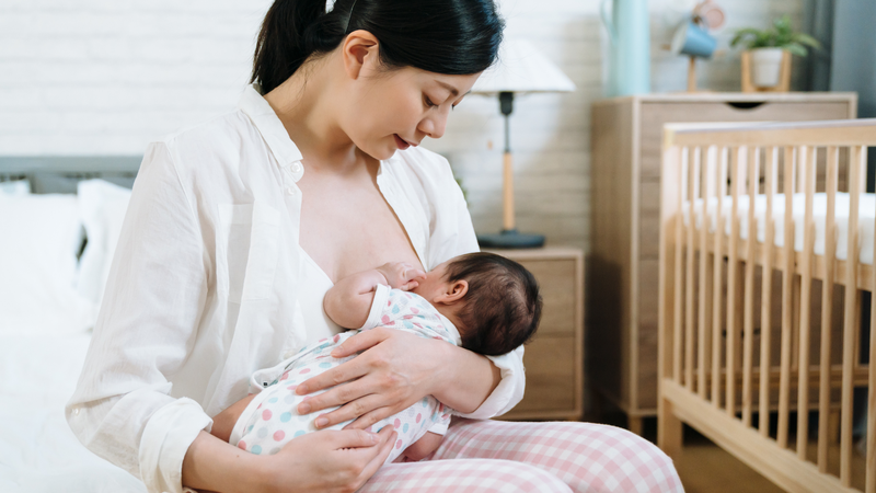 Khi mẹ cho con bú uống thuốc cảm được không và lựa chọn thuốc an toàn 1