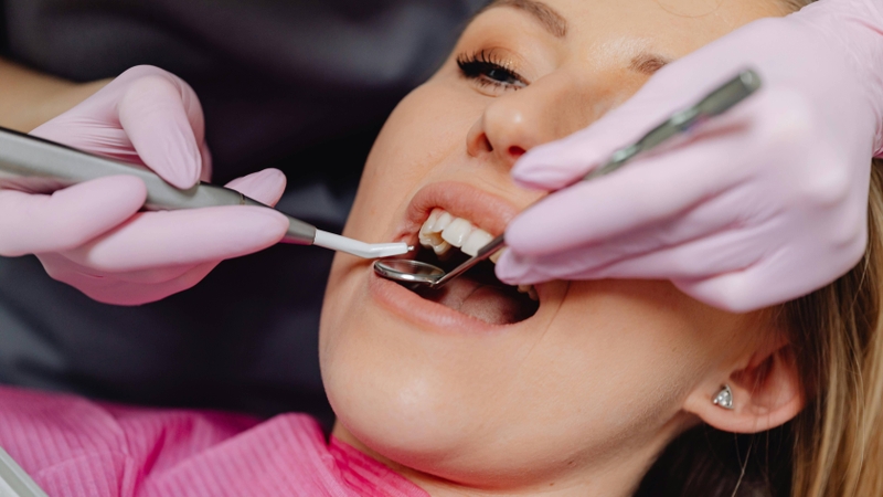 Bác sĩ thường hẹn tái khám để kiểm tra khả năng lành thương và độ kín của ống tủy