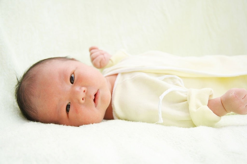 Khi  nào cắt tóc máu cho trẻ sơ sinh và cần lưu ý gì? 4