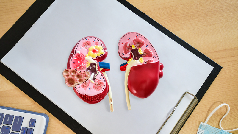 Phẫu thuật mở thường được ưu tiên cho các ca bệnh phức tạp như khối u có kích thước lớn