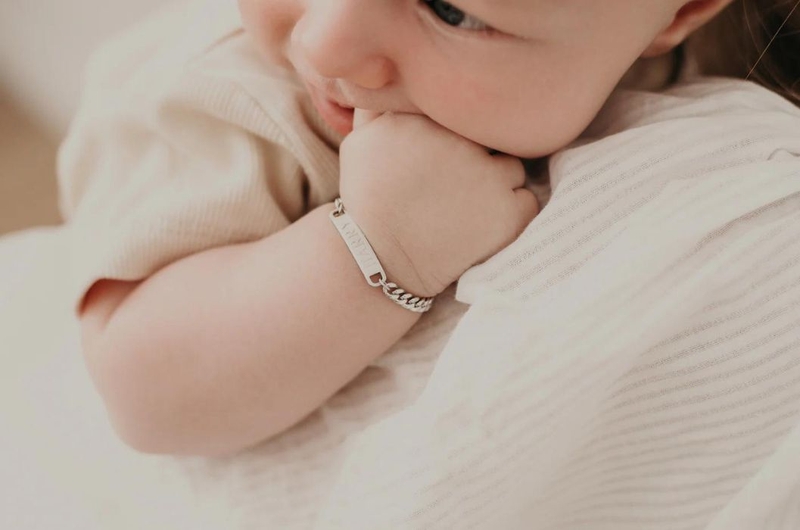 Giải đáp thắc mắc: Khi nào nên đeo vòng bạc cho trẻ sơ sinh 4