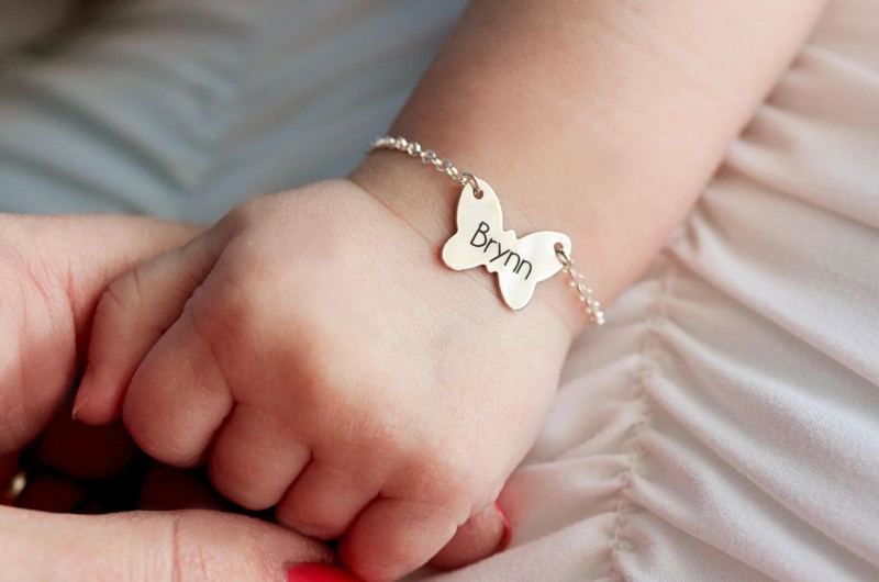 Giải đáp thắc mắc: Khi nào nên đeo vòng bạc cho trẻ sơ sinh 3