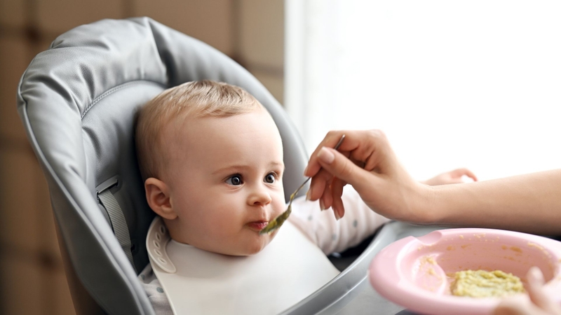 Trẻ nên bắt đầu ăn dặm từ sau 6 tháng tuổi