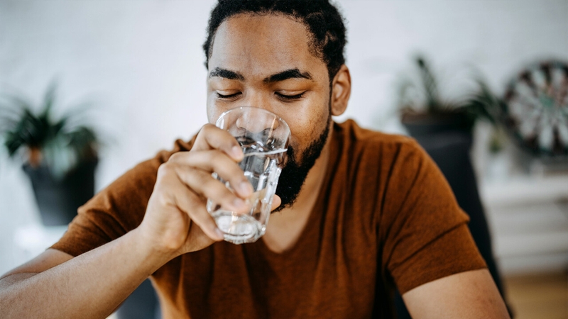 Khô miệng khát nước tiểu nhiều là bị bệnh gì 1