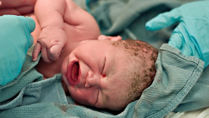 Khó sinh do kẹt vai: Hiểu biết và giải pháp can thiệp cho mẹ bầu 2