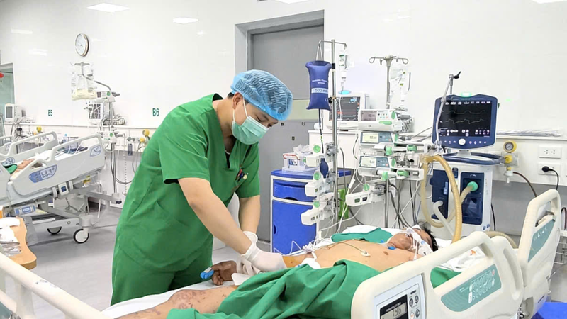 Nhóm nguy cơ cao được ghi nhận là người có bệnh nền, suy giảm miễn dịch, người nghiện rượu